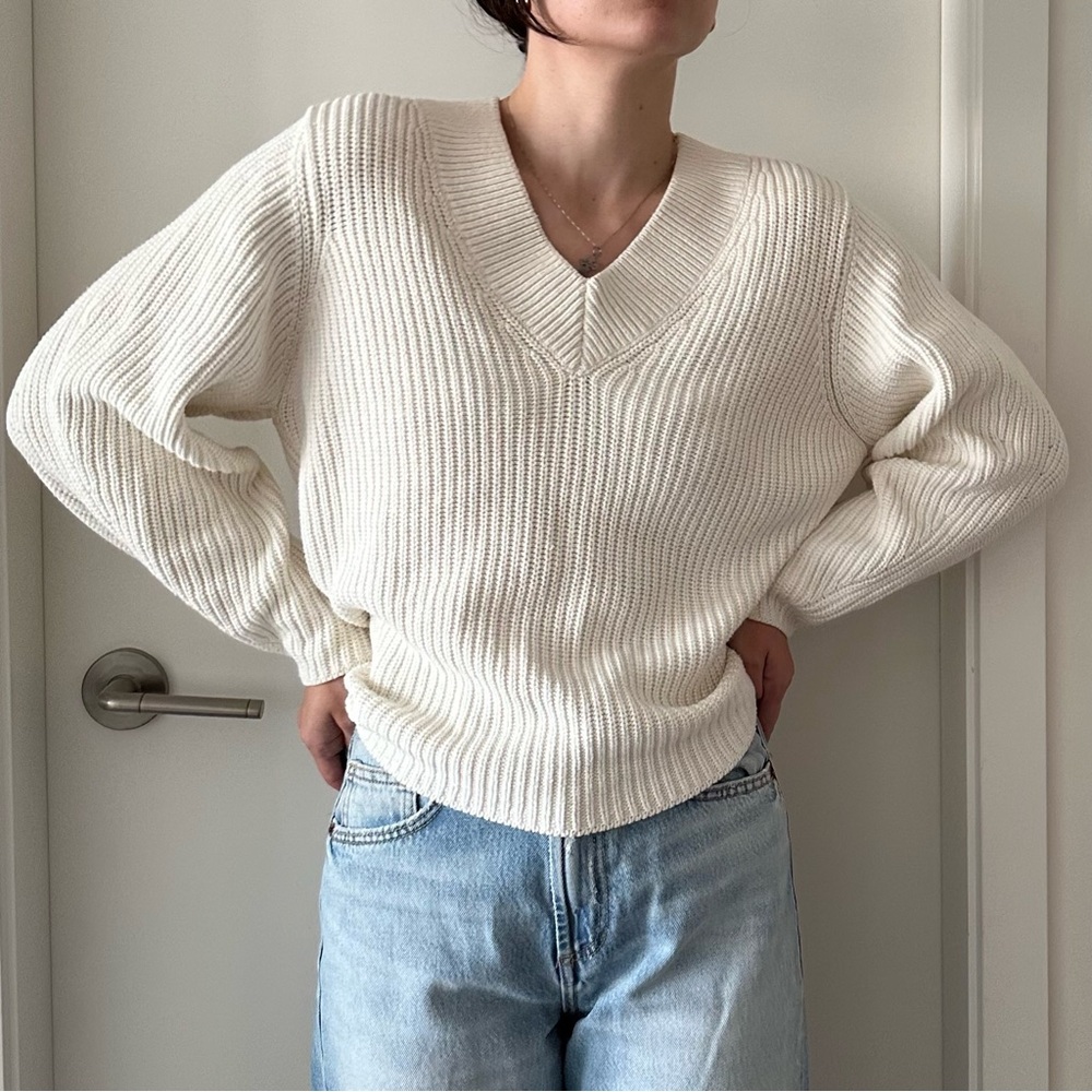 H&M WHITE SWEATER